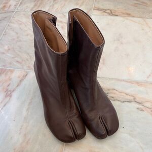 Margiela Tabi Burgundy Leather Women's Ankle Boots, 38